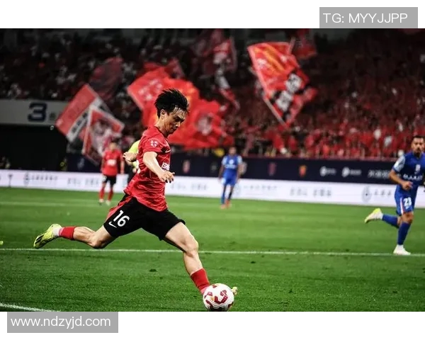 中国足球小球星精彩表现集锦 青训新星崭露头角挑战未来足球舞台